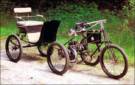 Ce tricycle De DionBouton quip de sa remorque date de 1899