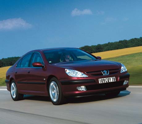 Pour 2004, la 607 ne subit pas de modifications extérieures.