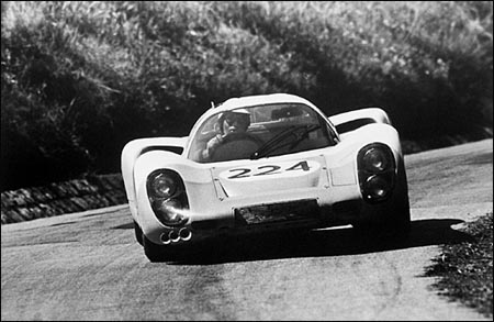 Targa Florio 1968 La Porsche 907 en pleine action notez le klaxon sous le 
