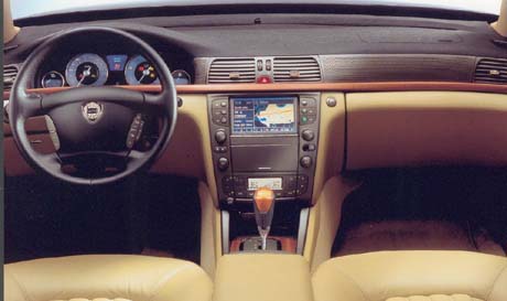 2002 Lancia Thesis. bord de la Lancia Thesis.