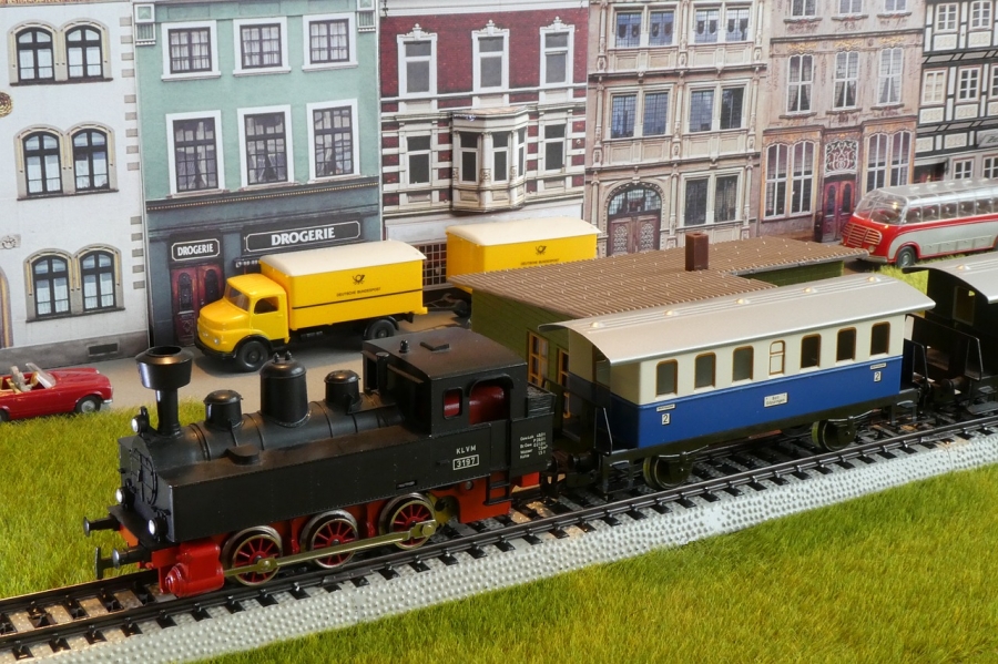 affiche deBourse de trains miniatures et vieux jouets